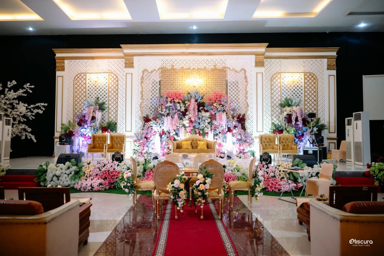 Panggung utama ukuran 14 × 6 meter